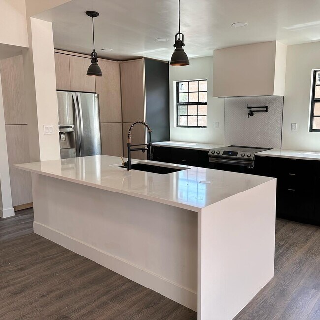 Foto del edificio - 5301 Sooner Trail NW