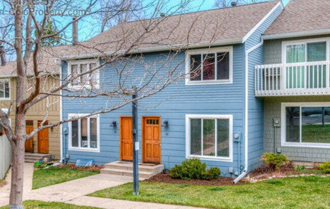 Building Photo - Beautiful Townhouse in Boulder!