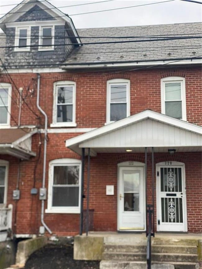 Building Photo - 122 S Spruce St