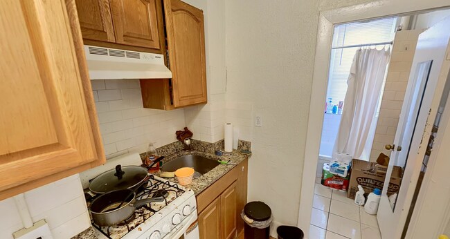 Foto del edificio - 142 Hemenway St