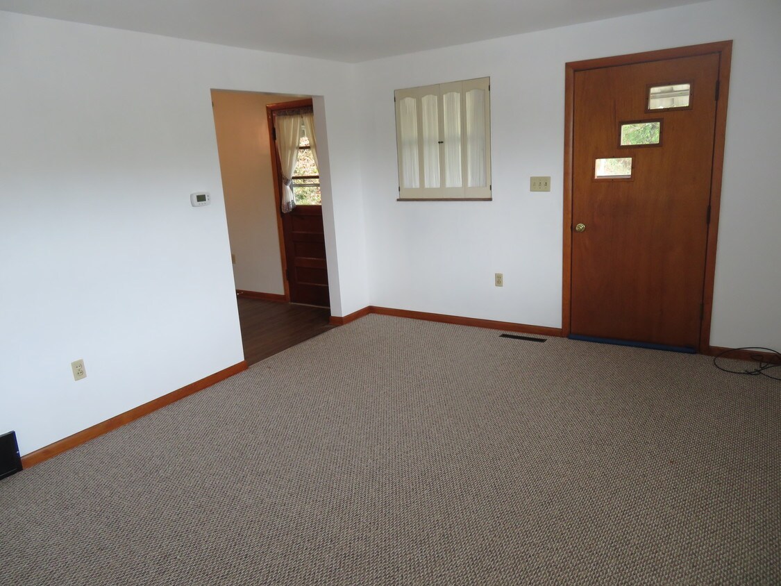 2723 Daniels Ave Unit B, Charleston, WV 25303 Apartments in