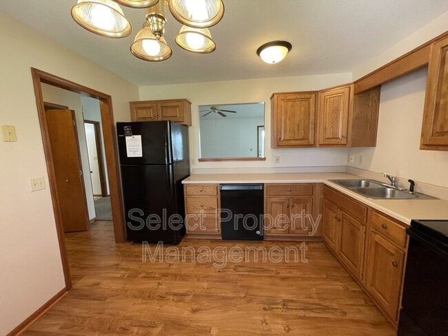 Building Photo - 1502 Flagstone Dr