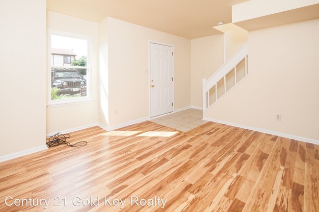 Building Photo - 3 br, 1.5 bath House - 4 Sailboat Circle