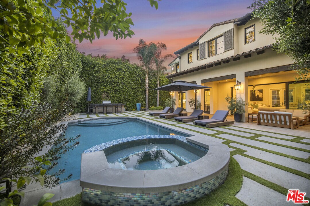 Foto principal - 439 S Spalding Dr