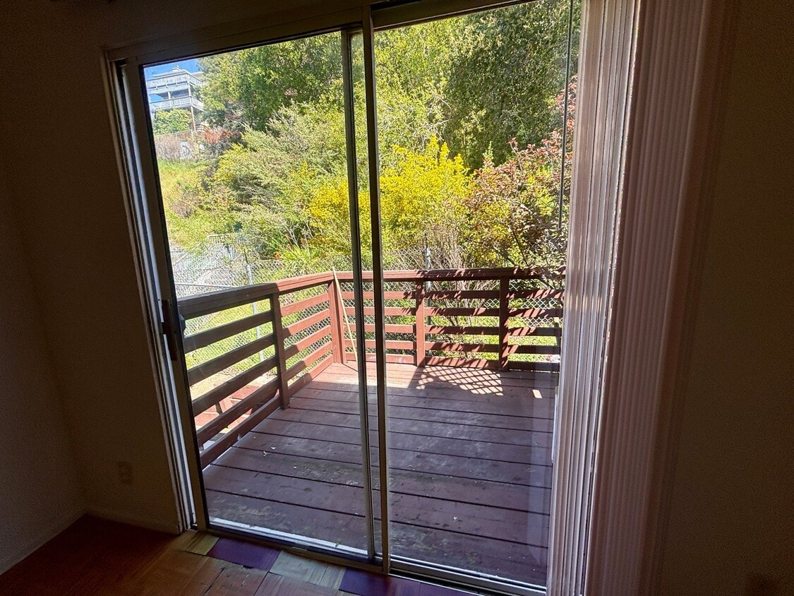 Photo - 8522 MacArthur Blvd (Oakland, CA)