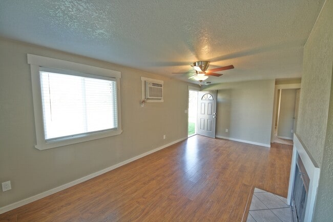 Building Photo - EASY LIVING - SE BOISE 2BR/1BA - New appli...