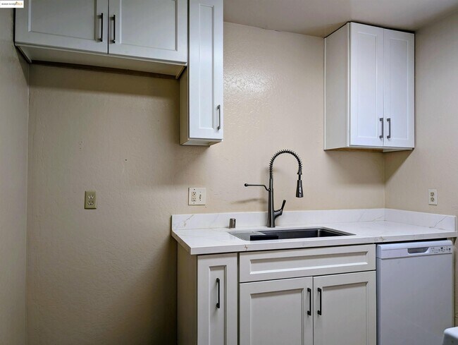 Foto del edificio - 4958 Driftwood Ct
