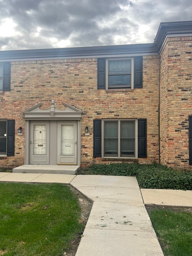 Building Photo - 1727 Sessions Walk