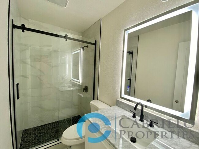 Foto del edificio - 4669 Iowa St