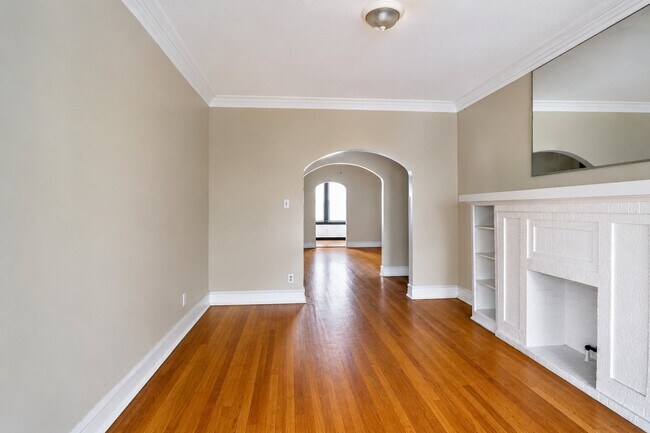 Foto del edificio - 1528 E 74th Pl