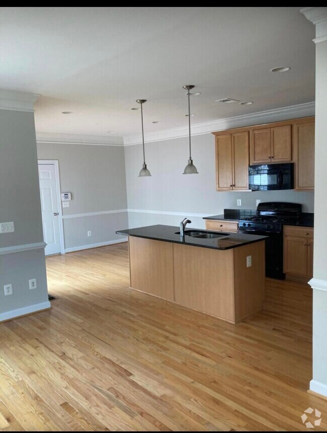 Port Aquia Apartments for Rent with Washer & Dryer Stafford, VA 1