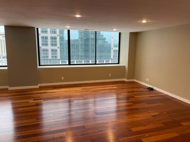 Foto del edificio - 48 W 300 S