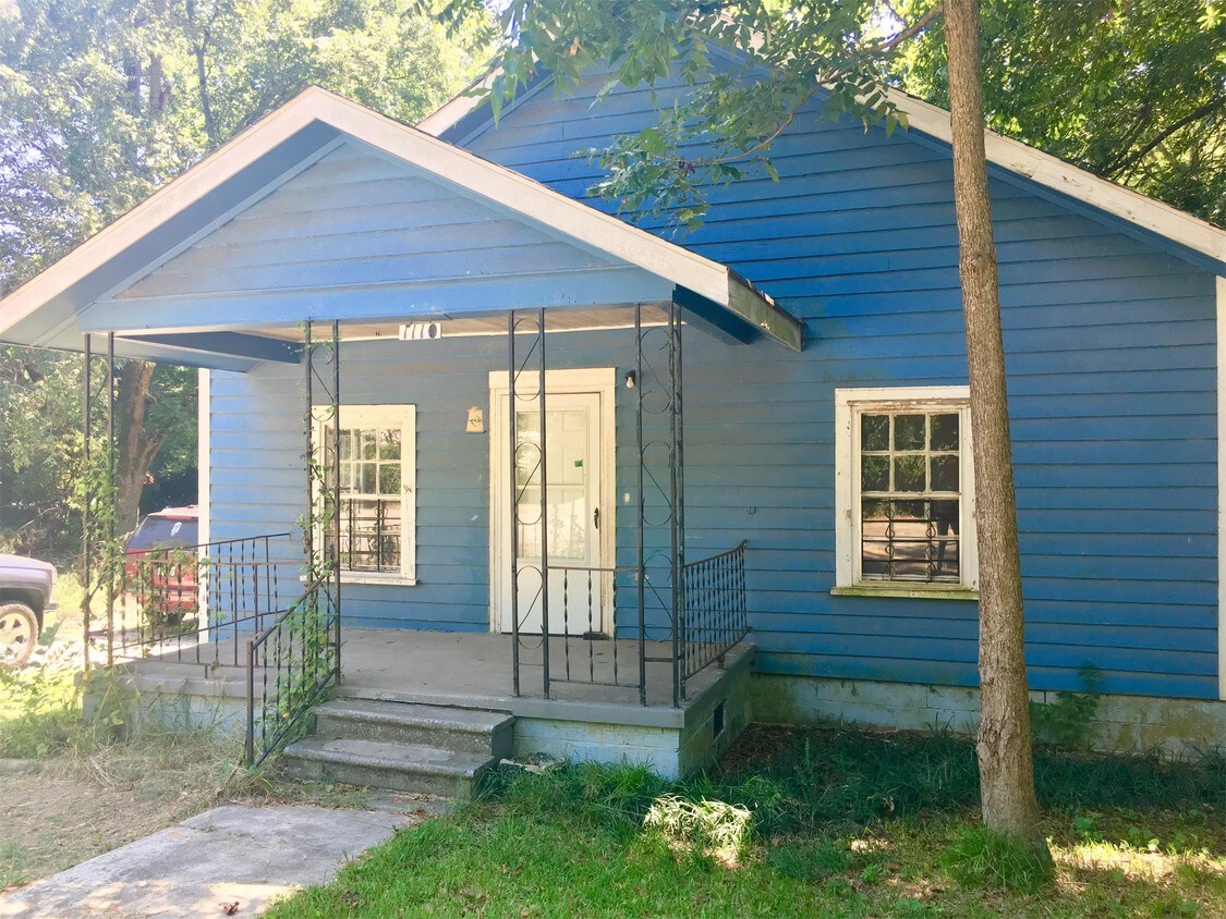 Primary Photo - 1110 Lyndon Ave
