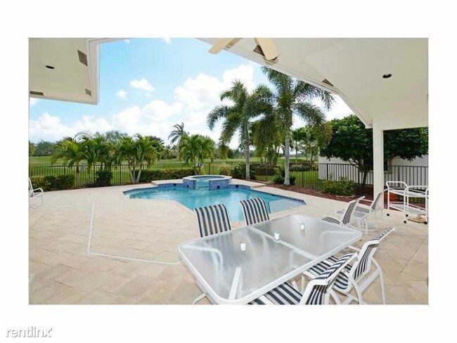 Building Photo - 2530 Golf View Dr