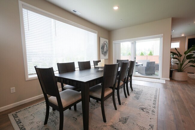 Building Photo - Exquisite 5BD/3BTH Maple Hills Home for Le...