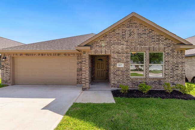 Front View - 817 Easy St