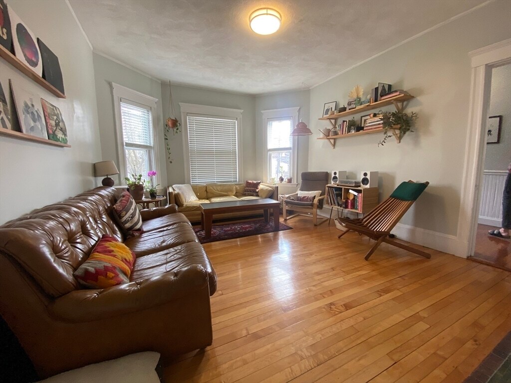 Primary Photo - 410 Medford St