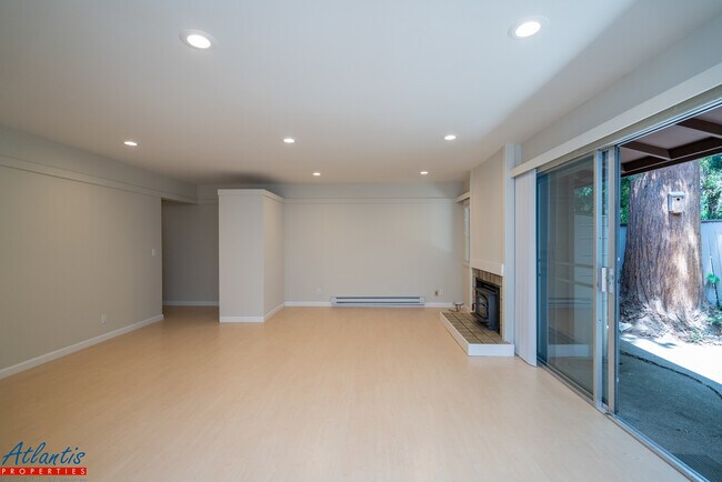 Foto del edificio - Willow Park | Stylish Condo | Newly Updated