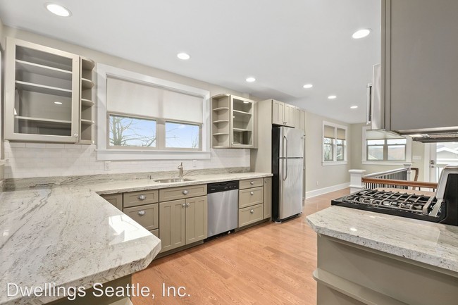 Foto del edificio - 3 br, 2 bath House - 6027 44th Ave SW