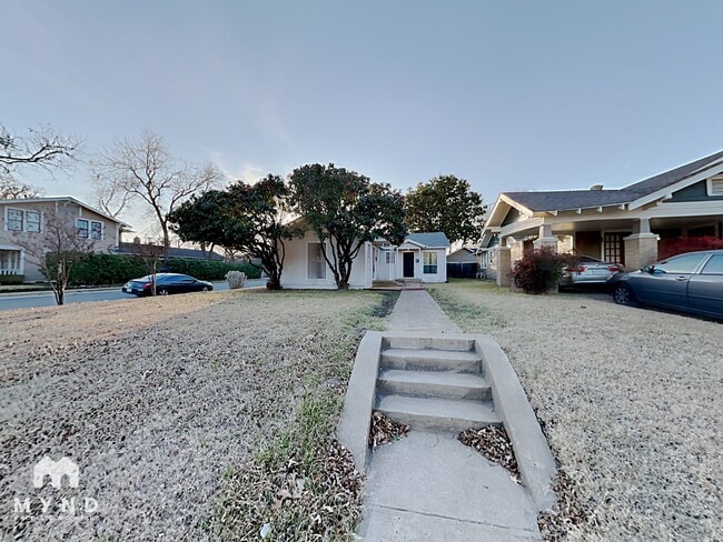 Building Photo - 401 N Montclair Ave