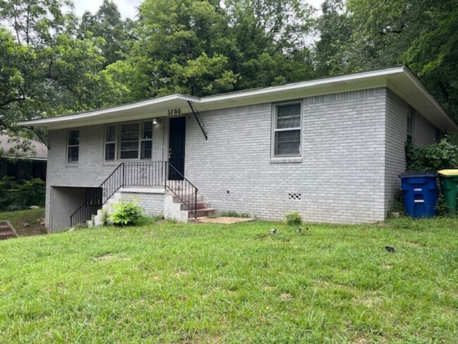 Building Photo - Nice 4 Bedroom 2 bathroom house in North L...