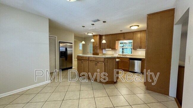 Foto del edificio - 2543 Holly Point Rd W