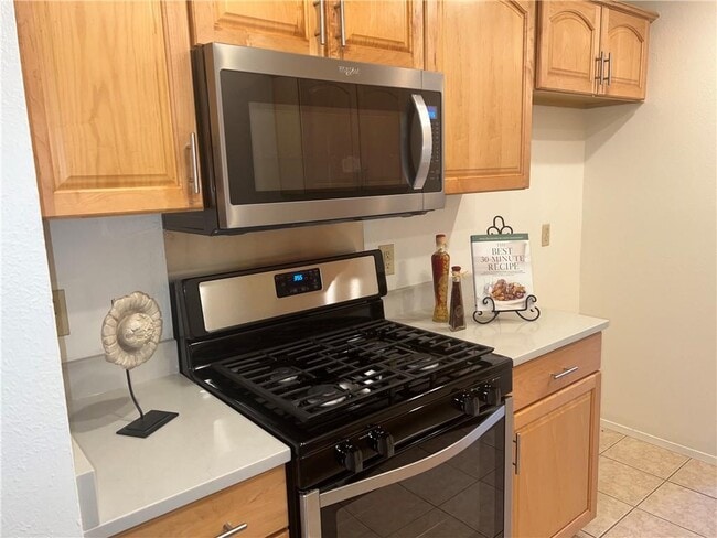 Building Photo - 6909 Skynook Dr