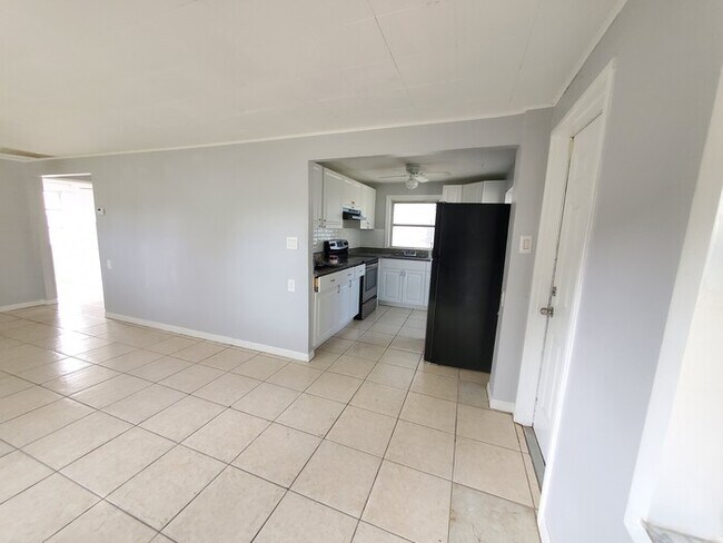 Building Photo - single family