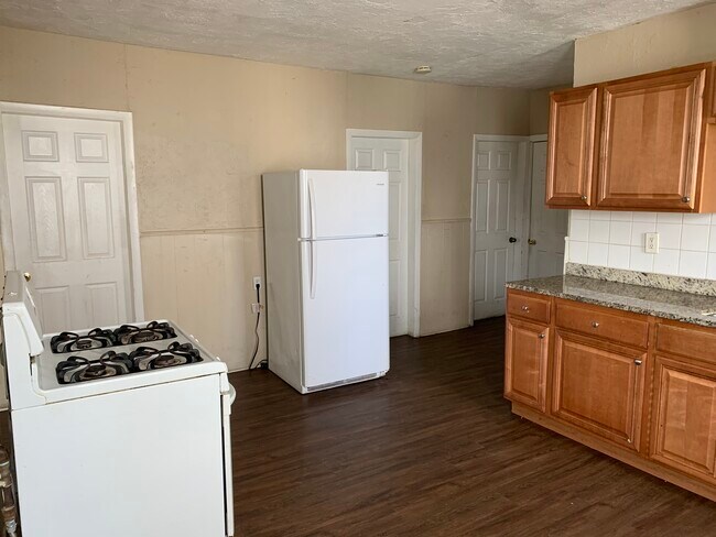 Building Photo - 31 Aetna St