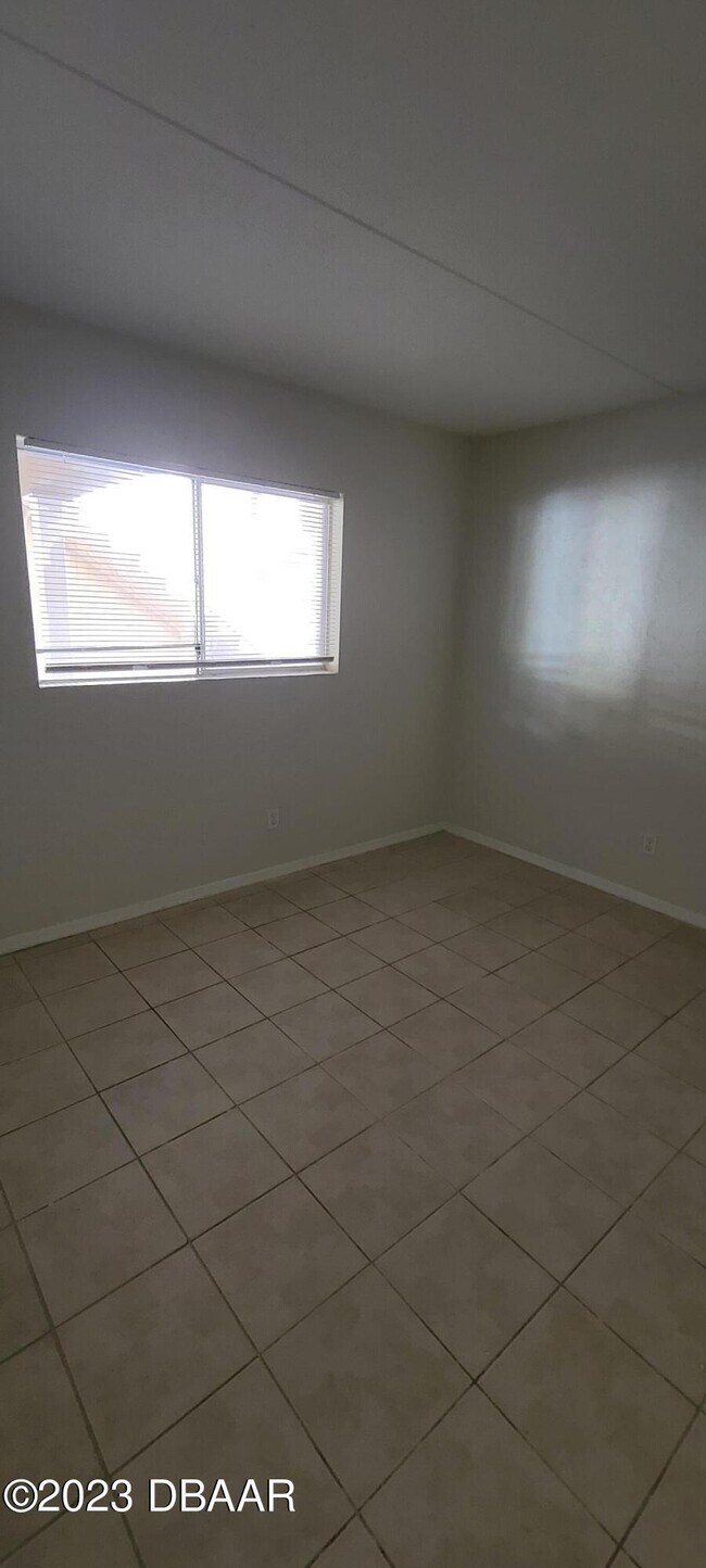 Building Photo - 415 N Halifax Ave