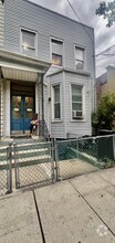 Building Photo - 708 6th St