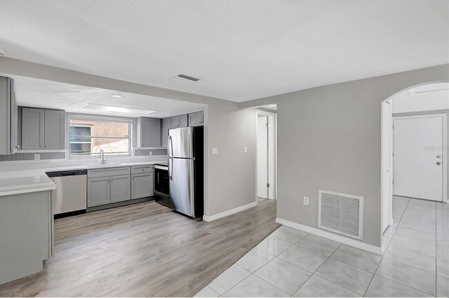 Building Photo - 7210 Parrot Dr