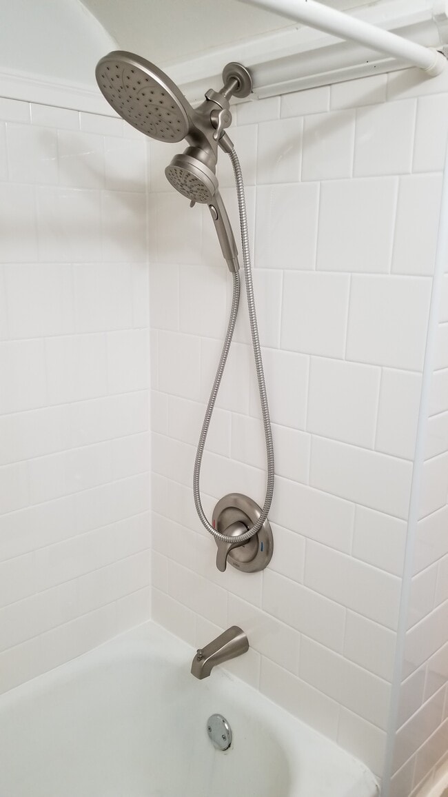 Tiled Shower - 304 Summit Ave