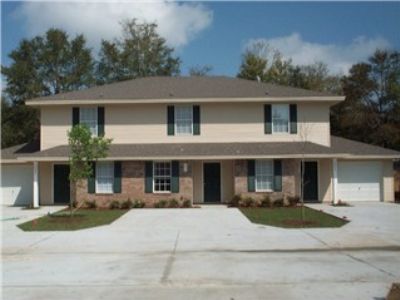 Primary Photo - 1807 Treeline Ct