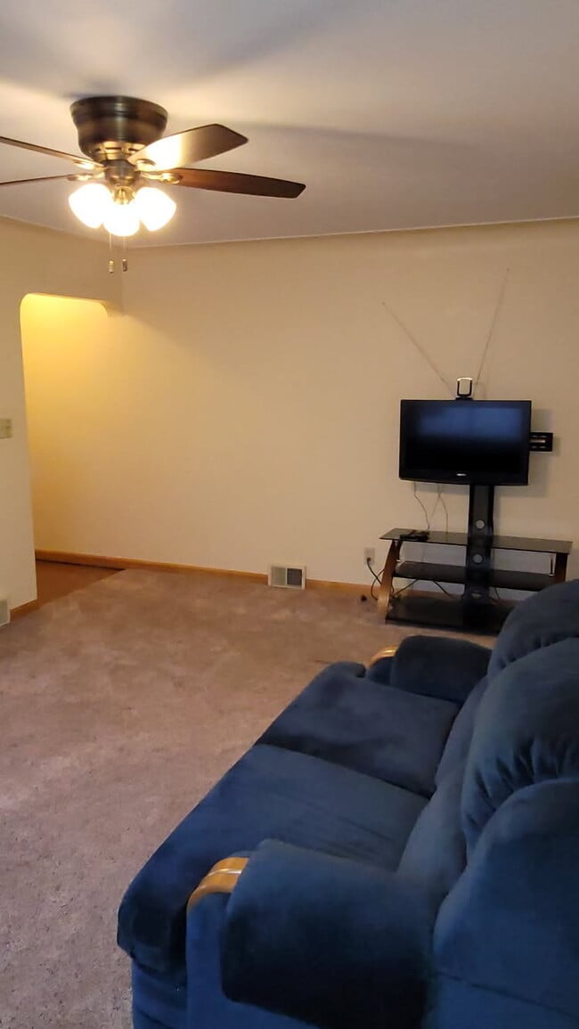 Building Photo - Koschak Properties