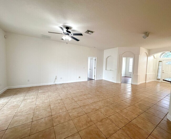 Building Photo - Beautiful 3/2 in Winding Cove with large f...