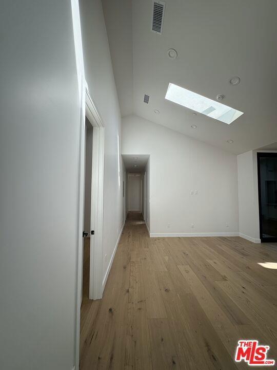 Foto del edificio - 8320 Loyola Blvd