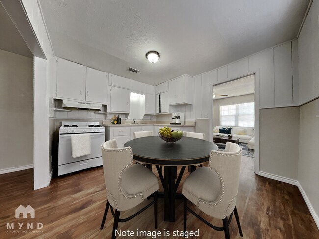 Foto del edificio - 108 N Avenue V