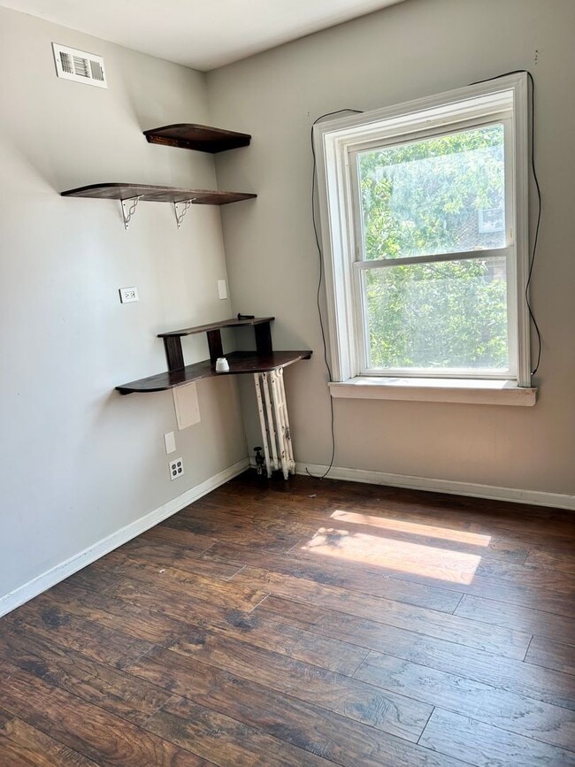 Building Photo - Condo with free heat! In-unit laundry, har...