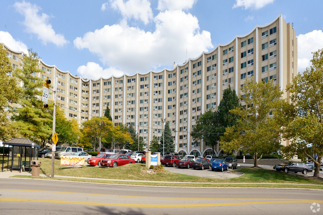 Primary Photo - The Lakewoods Apartments