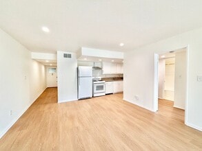 Building Photo - 616 Sunfish Way