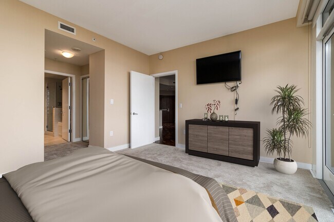 Foto del edificio - 700 W Harbor Dr