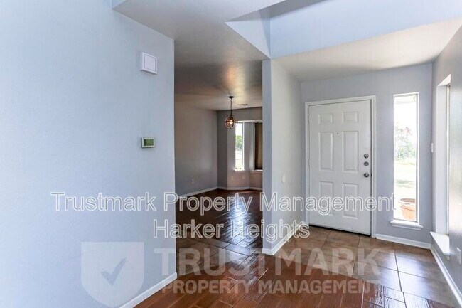 Foto del edificio - 320 Armadillo Ln