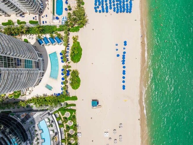 Foto del edificio - 18671 Collins Ave