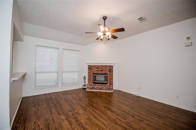 Building Photo - 120 Tranquillity Ln