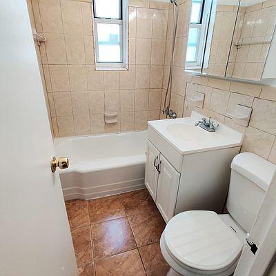 Foto del edificio - 2 bedroom in Bronx NY 10467