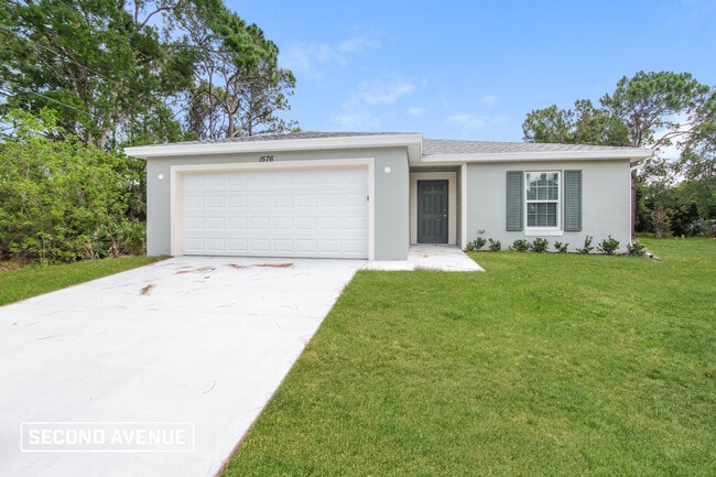 Building Photo - 1576 Summit Rd