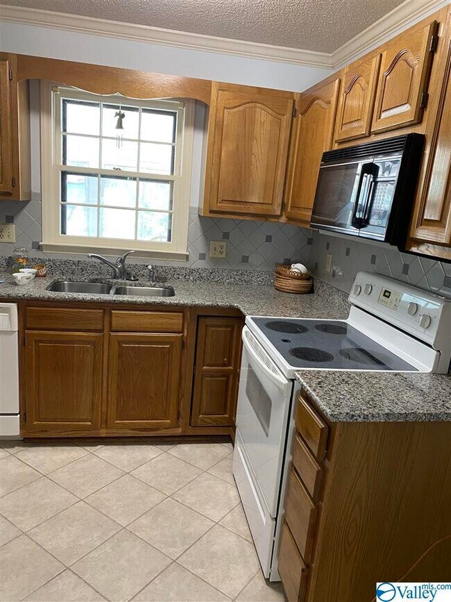 Building Photo - 121 Ketchum Way