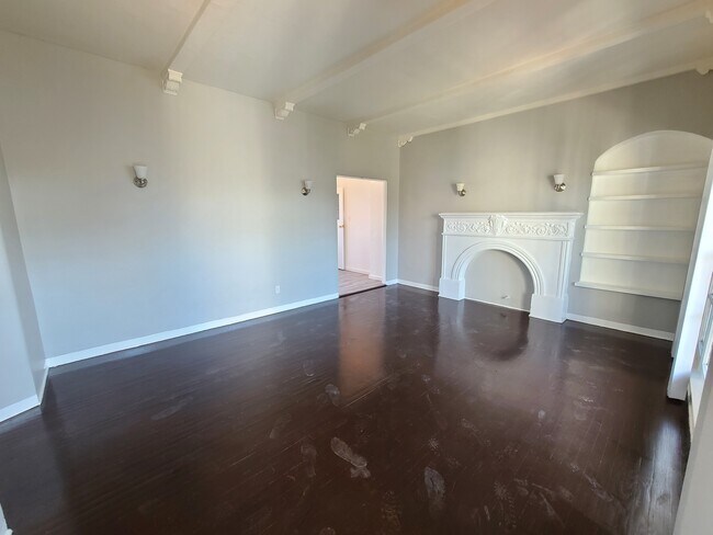 Building Photo - 1138 S Bronson Ave