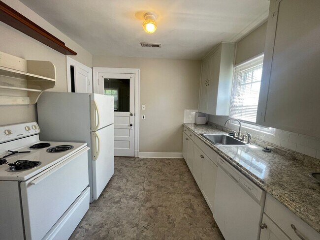 Foto del edificio - 2600 Old Forest Rd